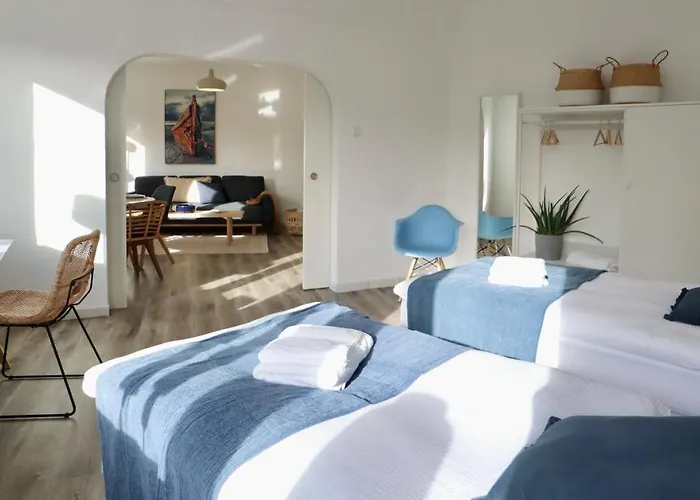 Boho Apartment: Netflix + Balcony + Bathtub