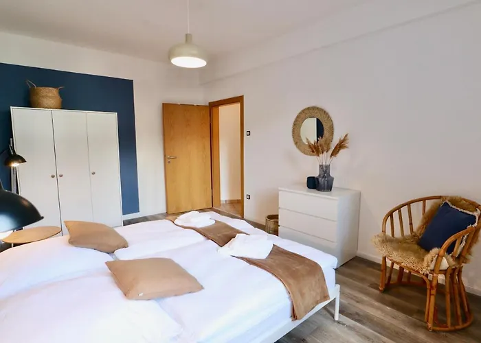 Boho Apartment: Netflix + Balcony + Bathtub
