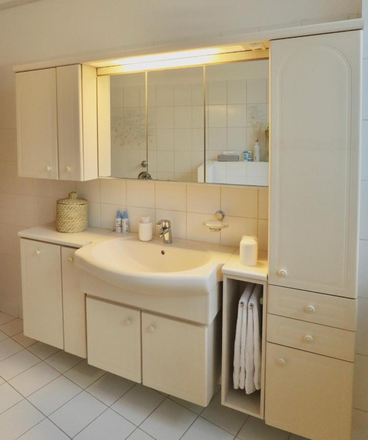 Boho Apartment: Netflix + Balcony + Bathtub Apartment *